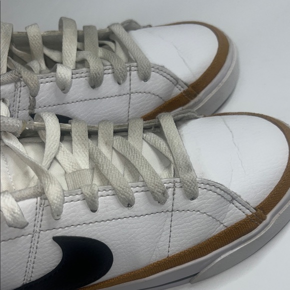 Nike Men's Size 8 -  White, Black, and Brown Sneakers - Picture 6 of 8